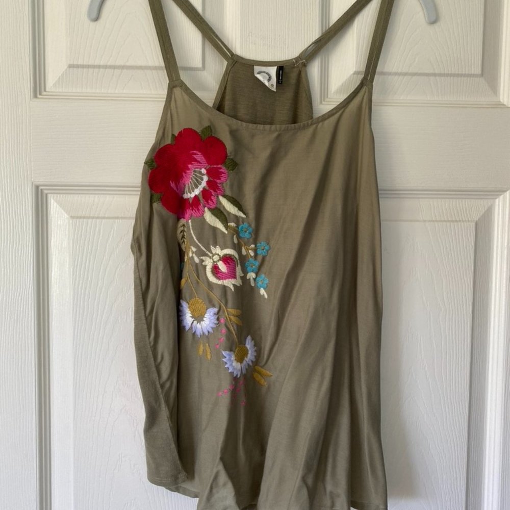 Akemi and Kin Tank Top Size Small